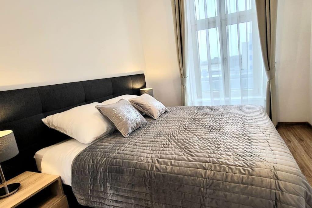 Modern Silver 2 Bosacka Old Town *